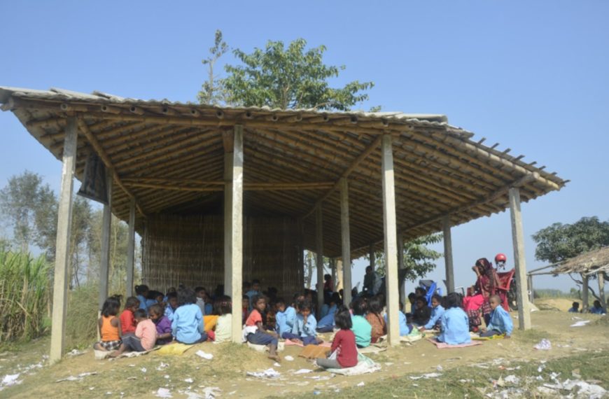 १७ वर्षदेखि बोरामा बसेर पढ्न बाध्य विद्यार्थी, सरकार उदासीन