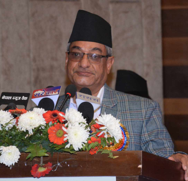सुरक्षा निकायका साथीहरू संविधानको रक्षाका लागि तयार हुनुस्ः गृहमन्त्री लेखक