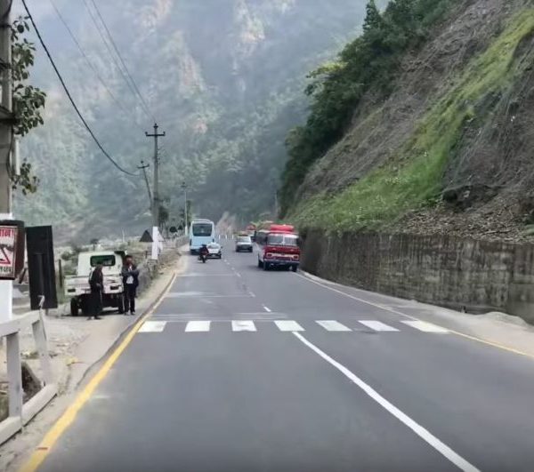 मुग्लिन नारायणगढ सडकमा पहिरोको उच्च जोखिम भएका स्थानमा सवारीसाधन नरोक्न आग्रह
