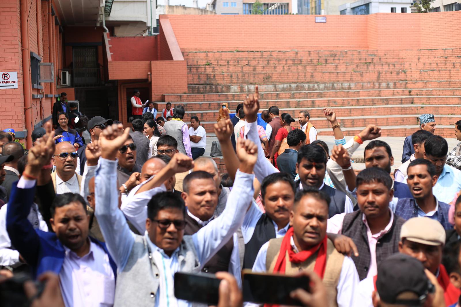 रेशम पक्राउ परेपछि प्रज्ञा प्रतिष्ठानमा सरकारविरुद्ध नाराबाजी (भिडियो)