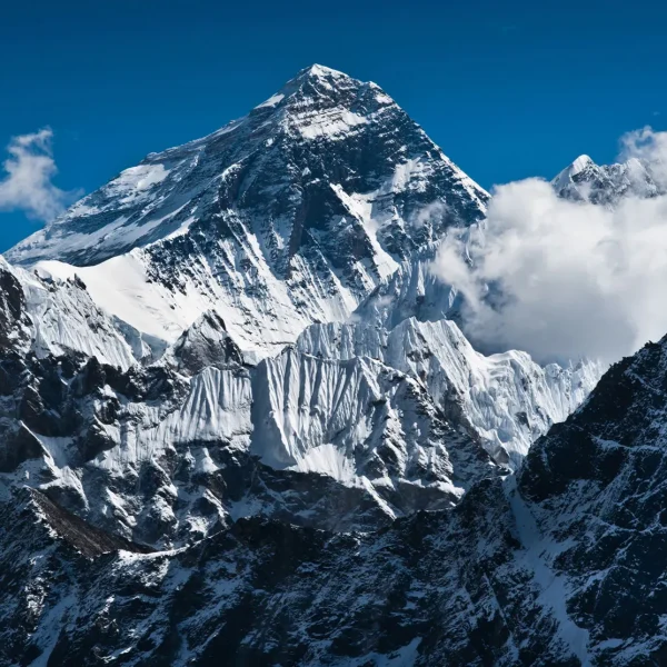 सगरमाथाबाट मात्रै १ अर्ब रुपैयाँभन्दा बढी रोयल्टी संकलन