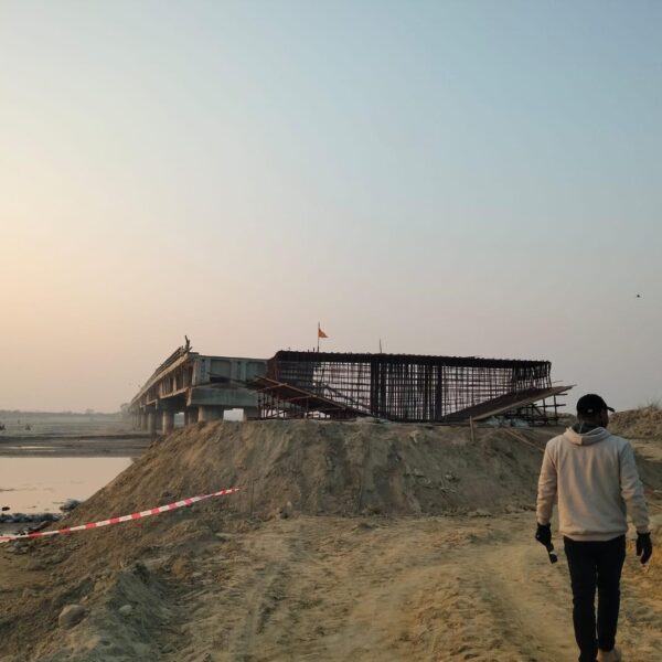 कमला पुलको डाइभर्सन भत्किँदा आवागमन अवरुद्ध