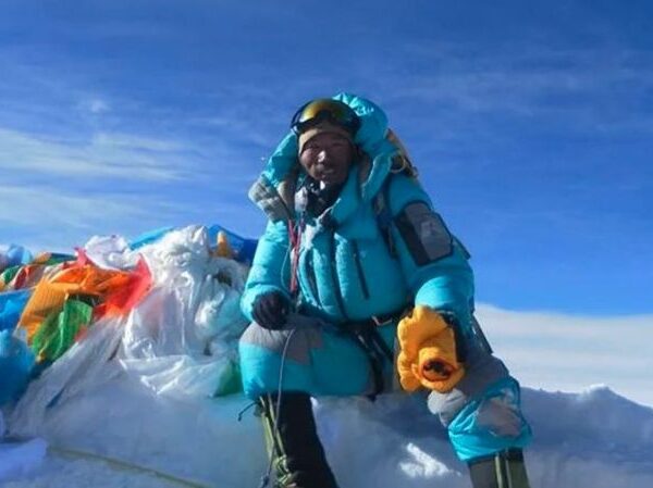 कामीरिता शेर्पाद्वारा ३२औँ पटक सगरमाथा आरोहण, तोडे आफ्नै रेकर्ड