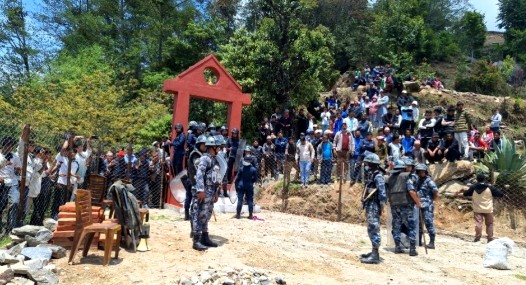 मन्त्री राईको कार्यक्रममा आफ्नै कार्यकर्ता र स्थानीयको अवरोध (भिडियो)