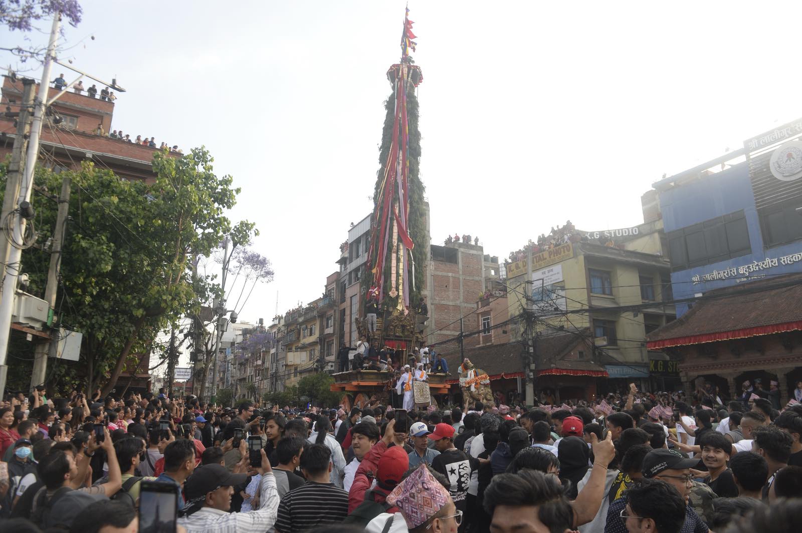 रातो मछिन्द्रनाथको रथ पुल्चोकबाट तानियो (भिडियो)