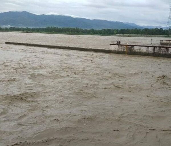 महाकालीमा पानीको बहाबले नाघ्यो खतराको तह