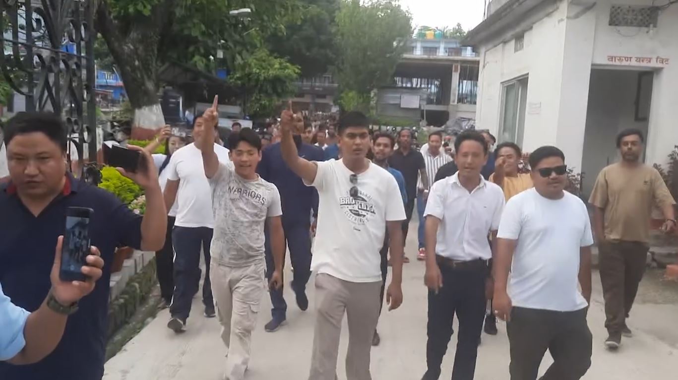 धरानमा मेयर र उपमेयरका समर्थकबीच हात हालाहालको अवस्था (भिडियो)