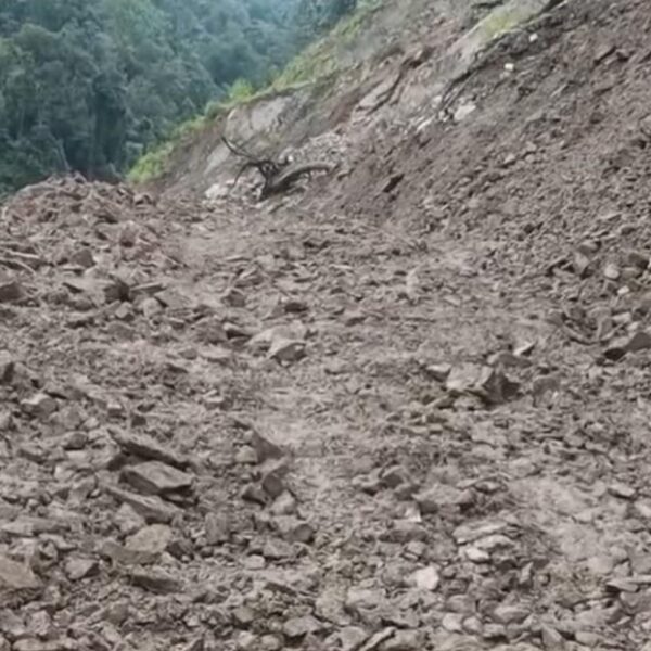 वर्षासँगै बाढी–पहिरोको असर : देशका मुख्य राजमार्ग अवरुद्ध, कतिपय सडक एकतर्फी सञ्चालन