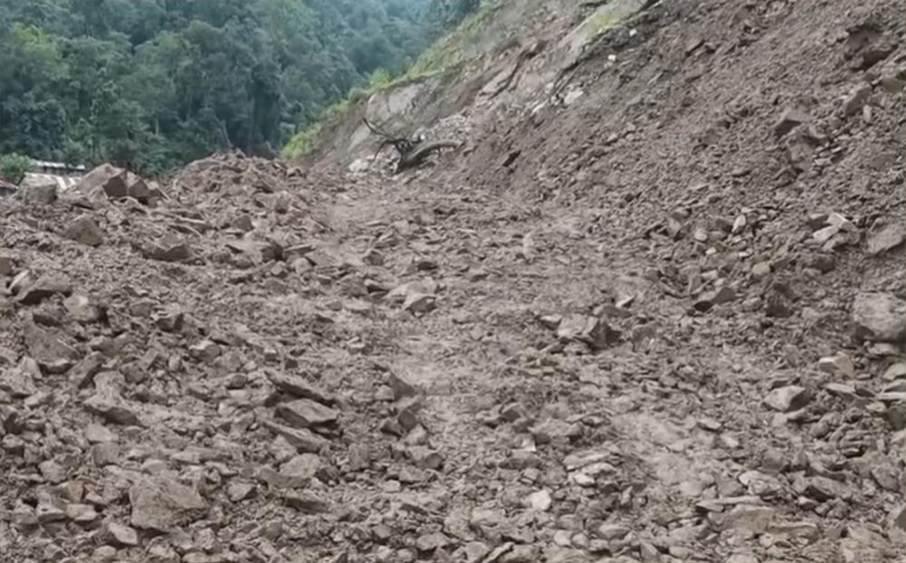 वर्षासँगै बाढी–पहिरोको असर : देशका मुख्य राजमार्ग&hellip;