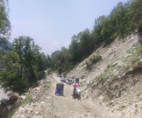 बेँसीसहर-चामे र सुन्दरबजार-भोर्लेटार सडकखण्डमा आजदेखि रातिमा गाडी चलाउन रोक