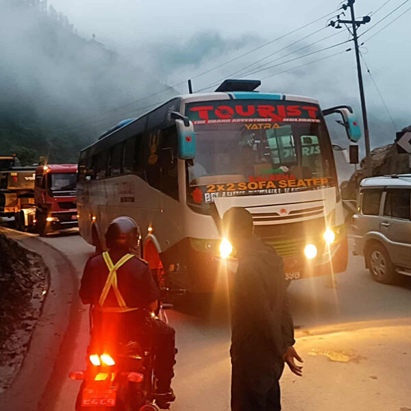 मुग्लिन-नारायणगढ सडक खण्डमा सवारीसाधन चलाउन रोक