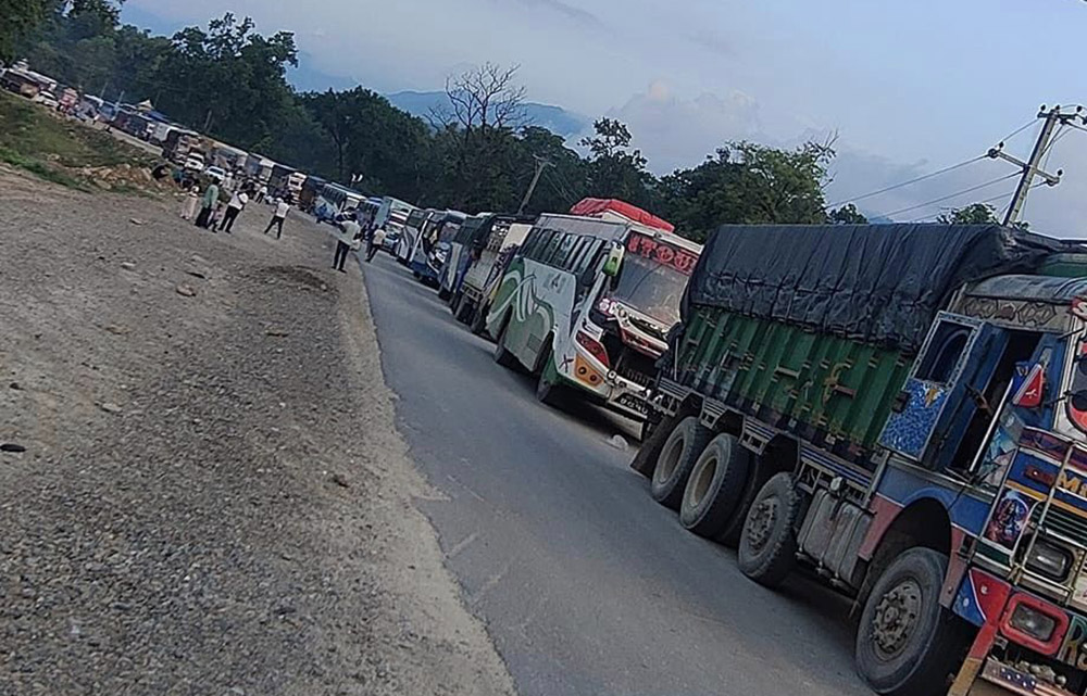 बर्षापछि दाउन्ने सडक अवरुद्ध