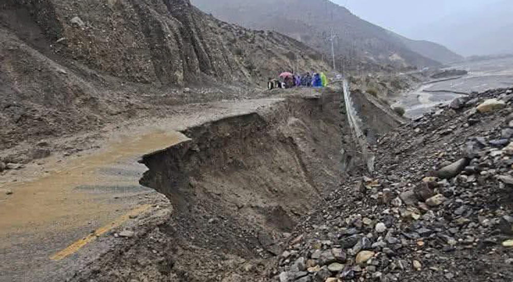 सडक भासिएपछि जोमसोम–कागबेनी सडक पूर्णरुपमा अवरुद्ध