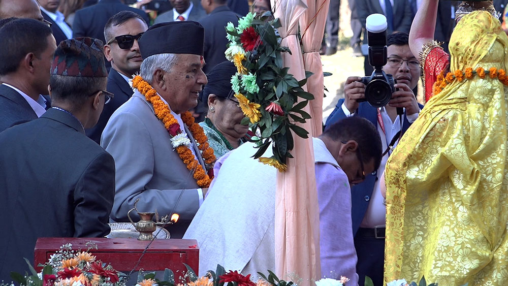 राष्ट्रपति पौडेलद्वारा छठी माताको पूजा आराधाना