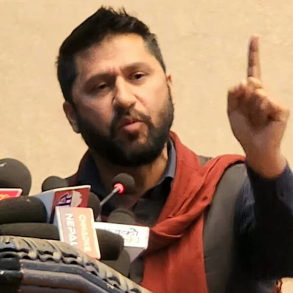 पुरानो संसद् फर्काउने चलखेल, दबाब र…