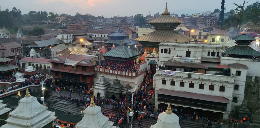 पशुपतिनाथ मन्दिर क्षेत्रमा भक्तजनको सिक्री लुटपाट गर्ने&hellip;