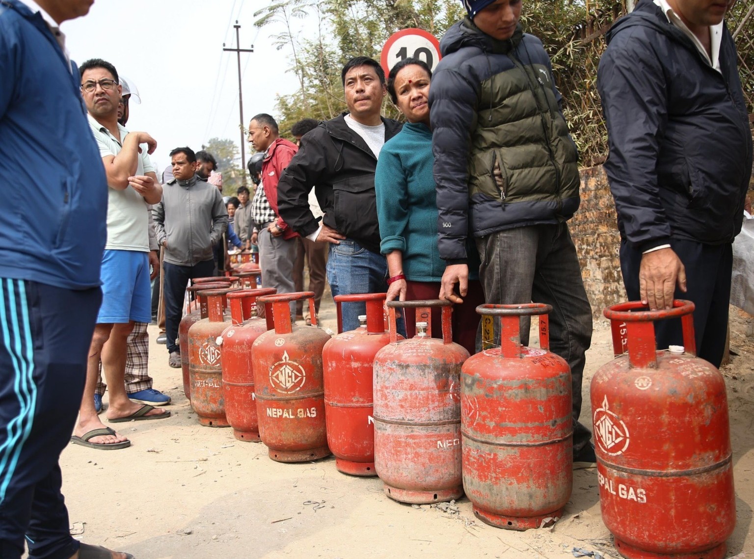 बुधबारदेखि सिलिन्डरभरि ग्यास किन्न पाइने