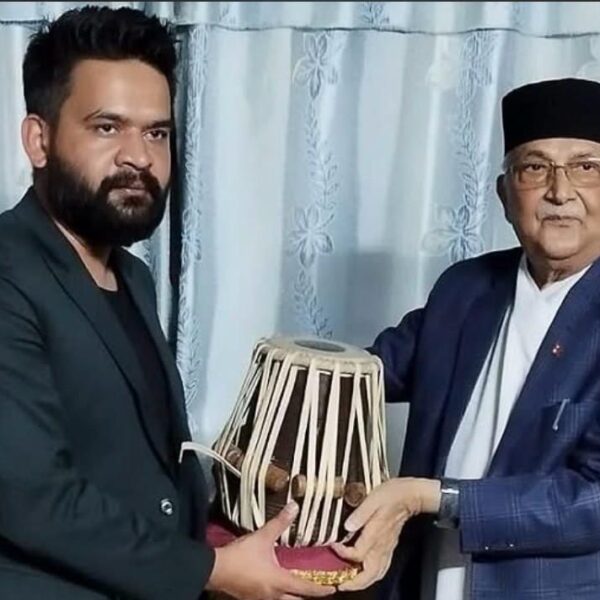 तबला दिएको तस्बिर राखेर ओलीले भने-&hellip;