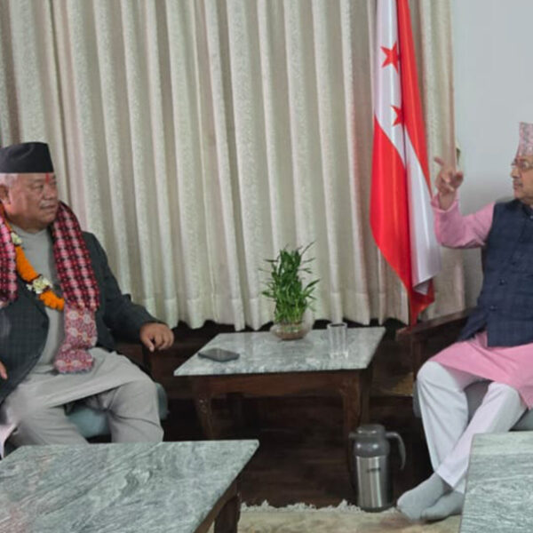 कांग्रेस संसदीय दलका नेता आङ्देम्बे र पूर्णबहादुर खड्काबीच भेटवार्ता