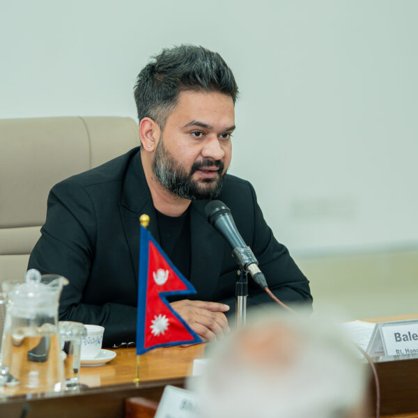 ०६२ यताका उच्चपदस्थ कर्मचारी र राजनीतिक पदाधिकारीको सम्पत्ति जाँचबुझ गर्न आयोग गठन