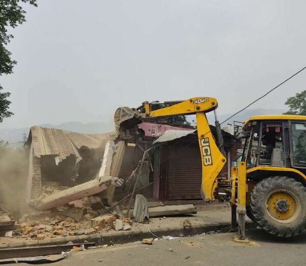 बुटवलमा पनि चल्यो डोजर