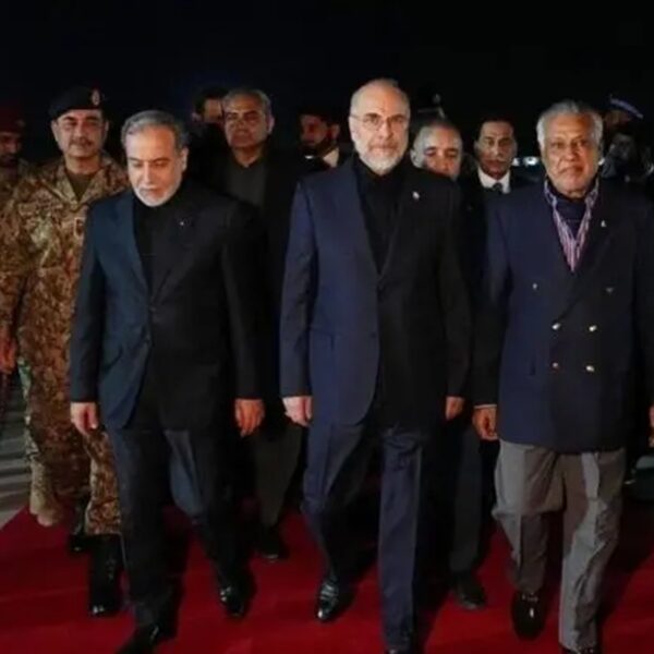 अमेरिकासँगको वार्ताका लागि स्लामाबाद पुग्यो इरानको उच्चस्तरीय टोली