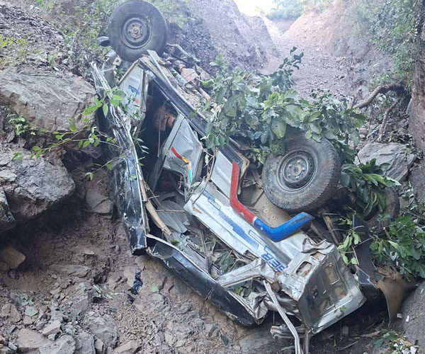 अपडेट : रोल्पाको जलजलामा भएको जिप दुर्घटनामा १५ गम्भीर घाइते