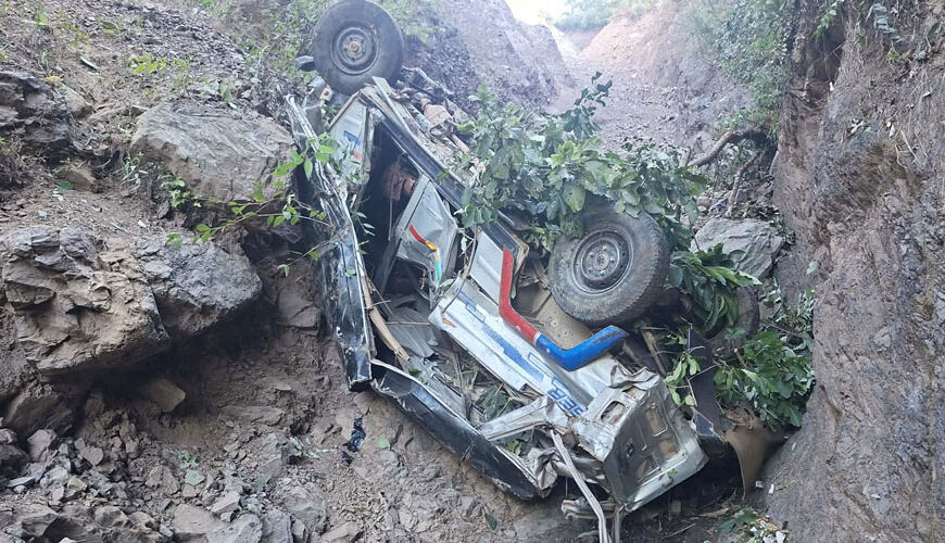 अपडेट : रोल्पाको जलजलामा भएको जिप दुर्घटनामा १५ गम्भीर घाइते