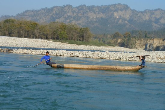 कर्णाली नदीमा डुङ्गा पल्टिँदा बाबु-छोरा बेपत्ता