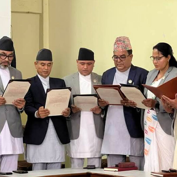 गण्डकी प्रदेशमा नवनियुक्त मन्त्रीहरूले लिए शपथ