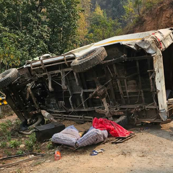 भारतीय तीर्थयात्री सवार जीप प्युठानमा दुर्घटना : एकको मृत्यु, २० जना घाइते