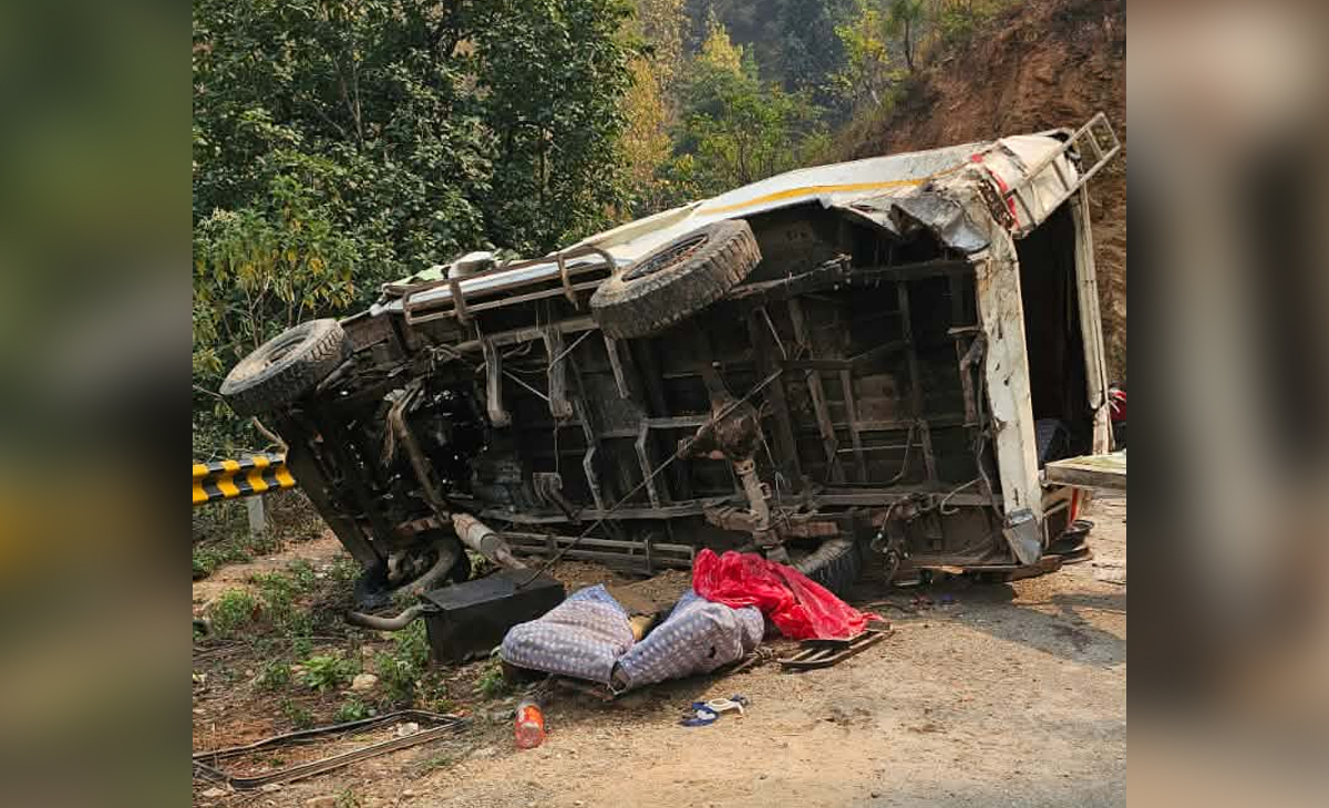 भारतीय तीर्थयात्री सवार जीप प्युठानमा दुर्घटना : एकको&hellip;