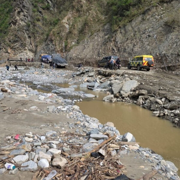 अस्थायी डाइभर्सन बनाएर बीपी राजमार्ग खुलाइयो