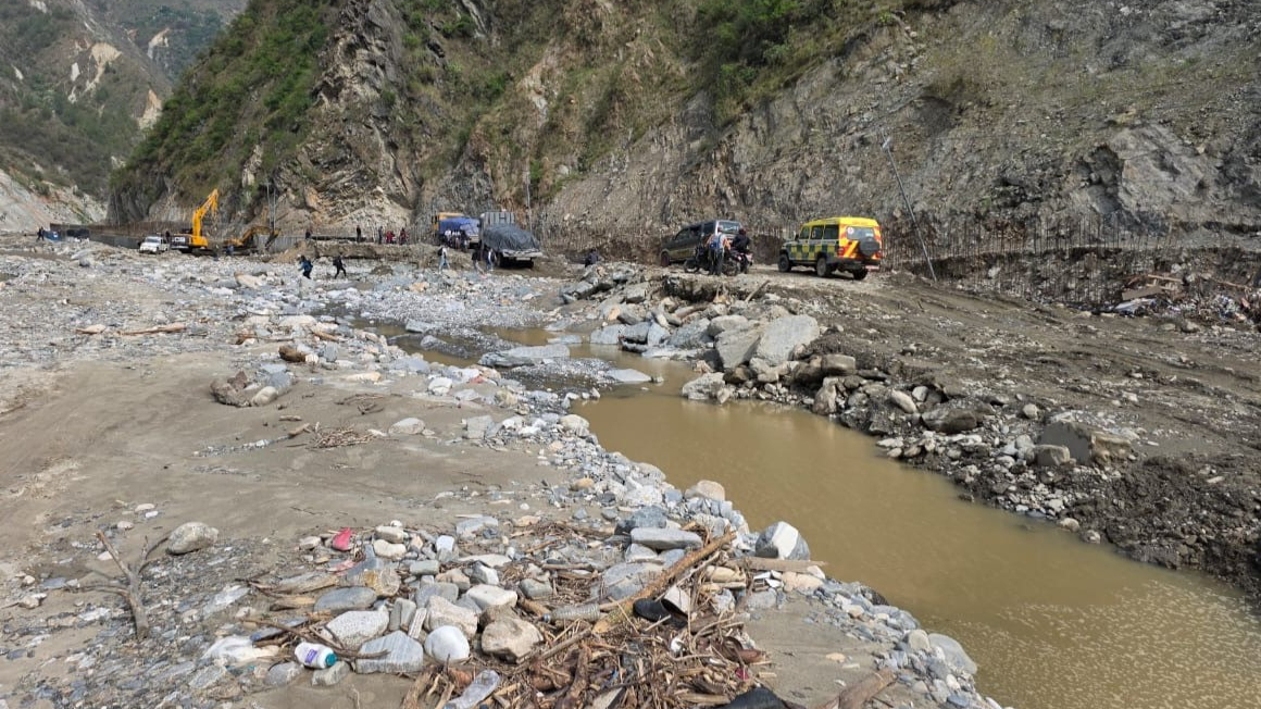 अस्थायी डाइभर्सन बनाएर बीपी राजमार्ग खुलाइयो