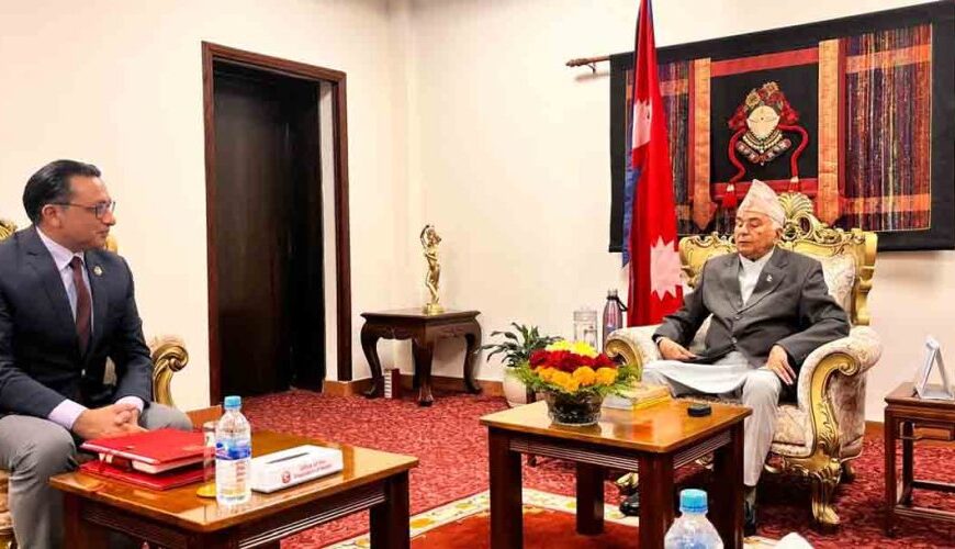 राष्ट्रपतिलाई अर्थमन्त्रीले गराए बजेटबारे जानकारी