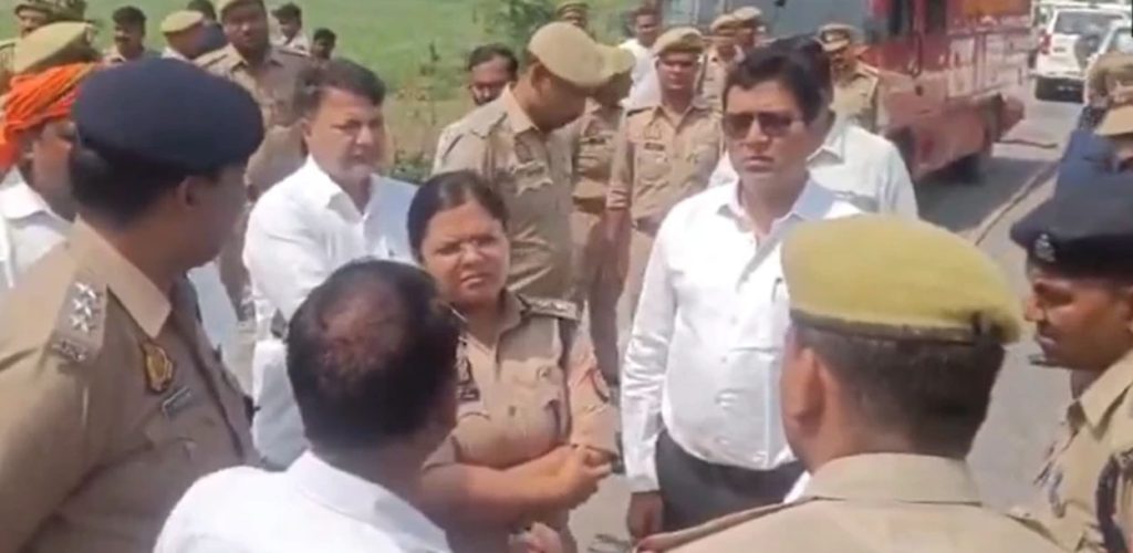 उत्तर प्रदेशमा ट्रक र भ्यान ठोकिँदा १०&hellip;