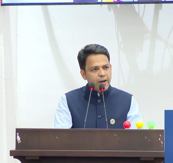 सांसदलाई स्वकीय सचिव सुविधा दिन रास्वपाको माग