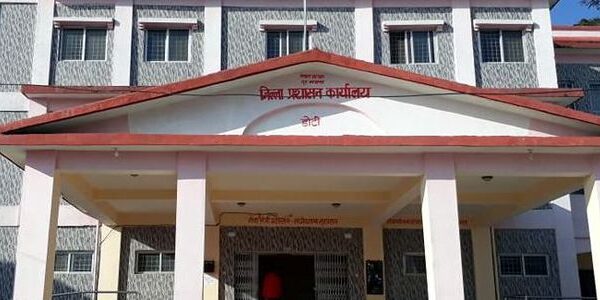 डोटी प्रशासन कार्यालयमा दरबन्दी अनुसारका कर्मचारीको अभाव