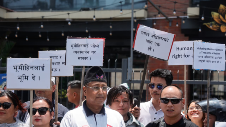 सुकुम्वासी बस्तीमा डोजर चलाएको भन्दै माइतीघरमा श्रम&hellip;