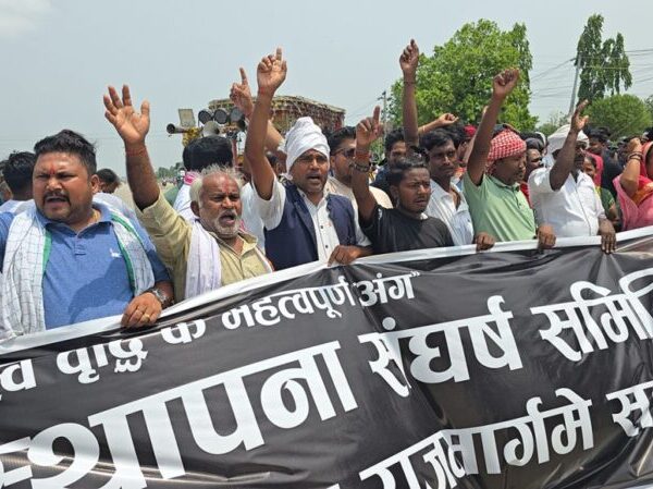 छोटी भन्सार खारेजी निर्णयविरुद्ध सिरहामा चक्काजाम
