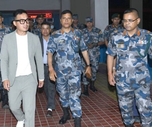 तालिमका क्रममा बेहोस भएका सशस्त्रका जवान भेट्न पुगे सुधन