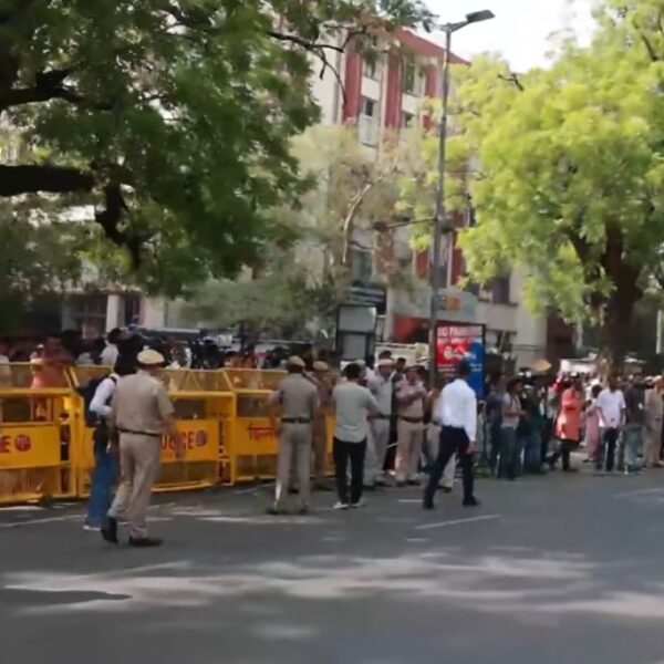 जन्तर-मन्तरमा कक्रोच जनता पार्टीको प्रदर्शन, अभिजीत दिपके पनि सहभागी
