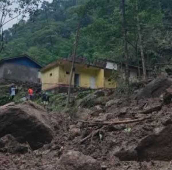 सङ्खुवासभामा बाढी–पहिरोको कहर: विद्युत, सञ्चार र यातायात ठप्प, दुई विद्यालय बन्द