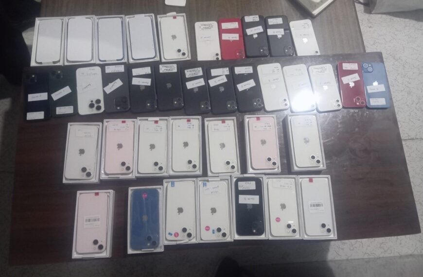 भन्सार छली ल्याइएका ३५ थान आइफोन र भारतीय मोटरसाइकलसहित एक जना पक्राउ