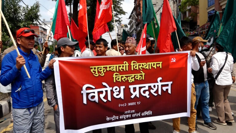 सुकुम्बासीको आक्रोशः विकल्प नदिए पुरानै स्थानमा फर्कने&hellip;