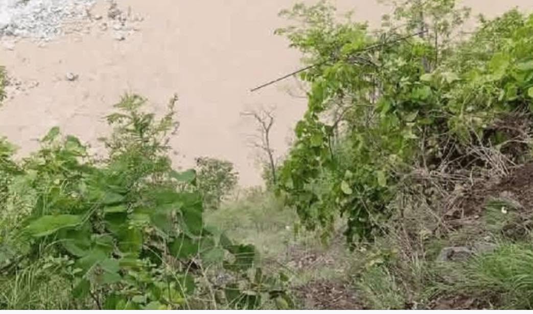 दैलेखमा यात्रुवाहक फोर्स गाडी कर्णाली नदीमा खस्यो,&hellip;