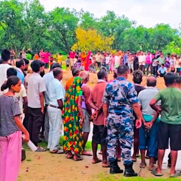 सिरहामा खाल्डोमा जमेको पानीमा डुबेर एकै&hellip;