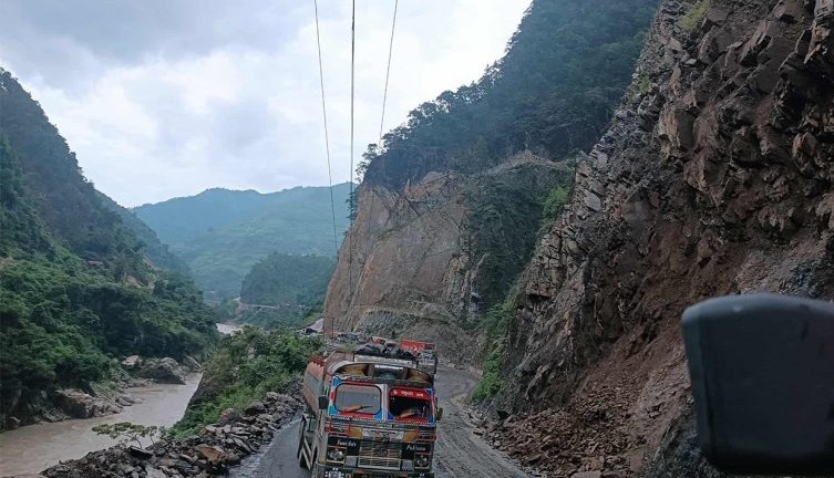 तुइन खोलामा पहिरो रोकथाम सुरु