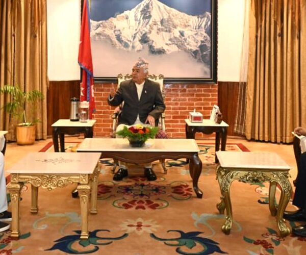 राष्ट्रपतिले प्रथम राष्ट्रपति र प्रथम उपराष्ट्रपतिसँग गरे छलफल