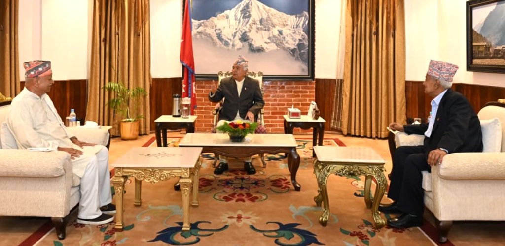राष्ट्रपतिले प्रथम राष्ट्रपति र प्रथम उपराष्ट्रपतिसँग गरे&hellip;